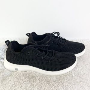NWT 10 black and white athletic knit comfortable sneakers